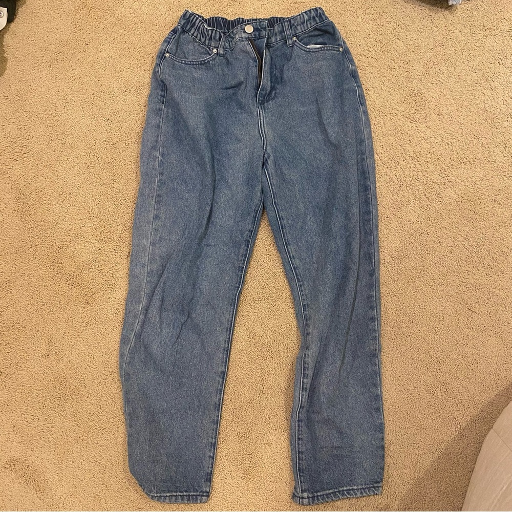 Relaxed fit high rise jean
